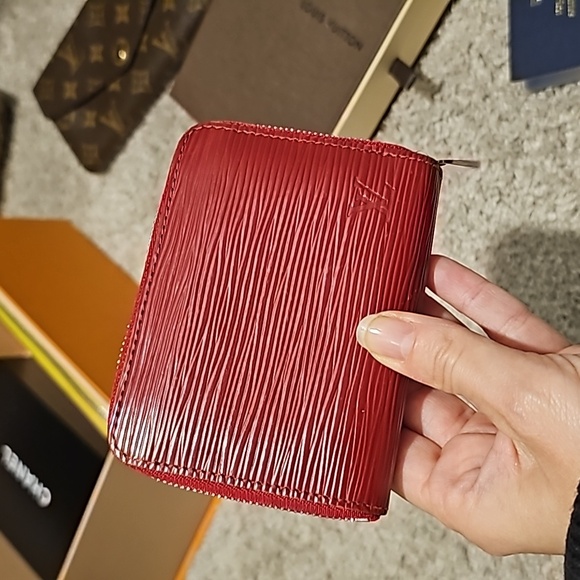 Louis Vuitton Red EPI Zippy coin card - Picture 3 of 11